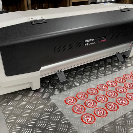The VJ-628D printer can be used on a table top