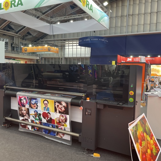 The printer features Ricoh MH5320 next-generation variable dot inkjet printheads