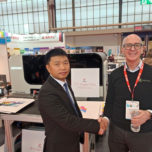 Woods (R), with Sunthinks boss Yan Heping: "We have built a really good relationship"